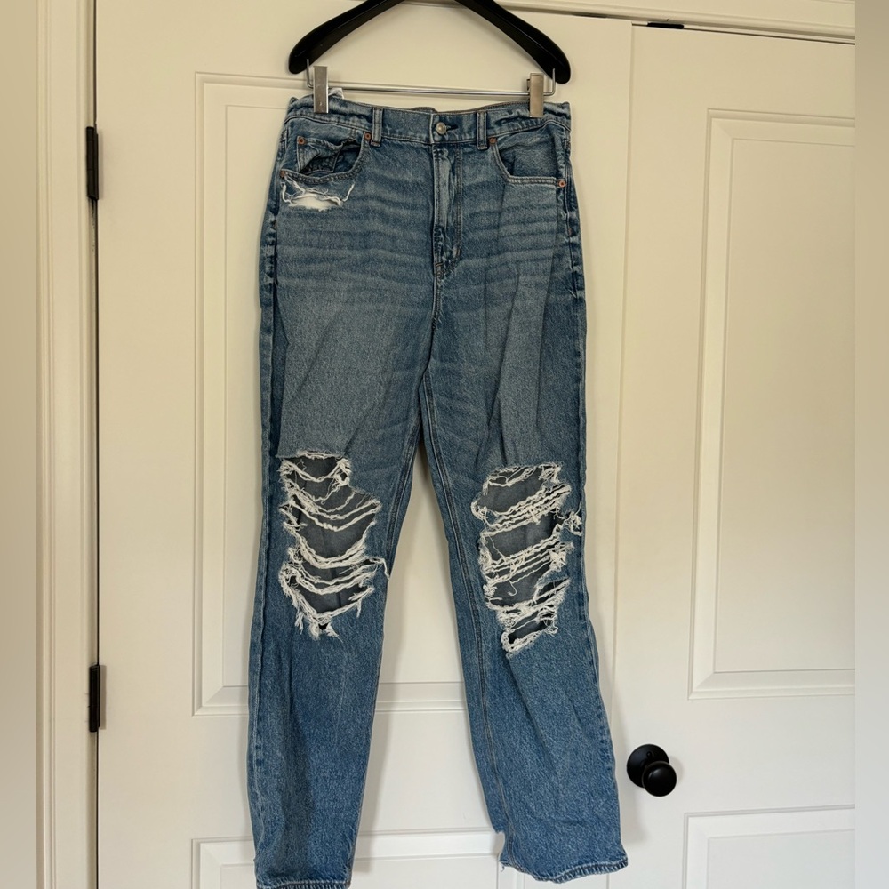 American eagle ripped jeans